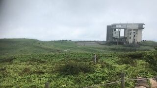 山頂はなかなか広かった