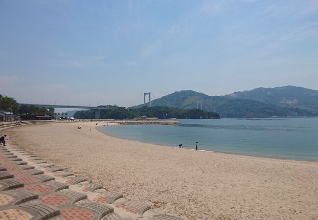 道の駅のすぐ横にある砂浜です。