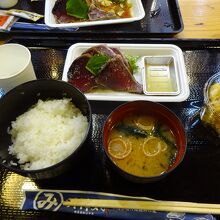 食べかけで済みません。鰹たたき定食（塩）７切れ