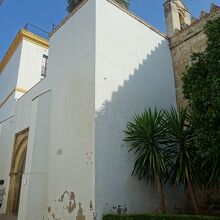 外からは礼拝堂だと分からない