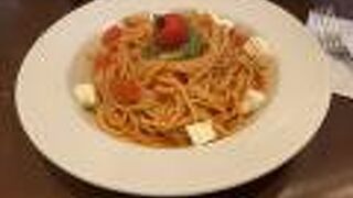 冷製トマトソースパスタモッツァレラ・バジルソース添え！