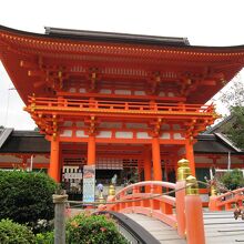 シンボル的な重文・楼門