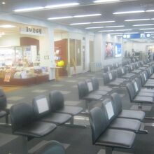 搭乗時にはゲート店も利用可能です