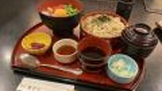 ばくだん丼とそば！