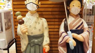 道後のお土産が揃う。人力車でも案内があります