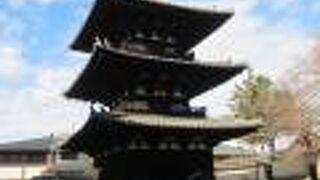 南円堂横の階段を降りる