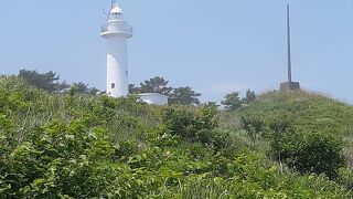 日本の灯台50選に選ばれた灯台の一つ。見学希望の方は一般開放情報を要チェック！
