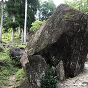 とても大きな巨石、見応えありました。