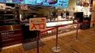 サラダも、カレーも盛り放題