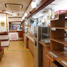 座って食べられます