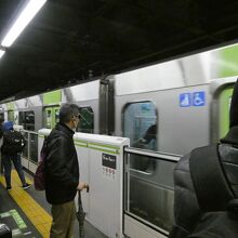 あー来てくれた、おまけに空いてる、品川０６：４２発外回り