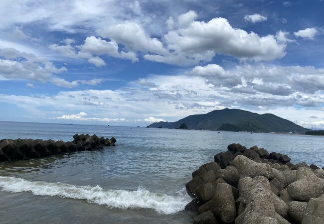 城山公園を東へ。街並みも含めて海岸線の散歩は楽し