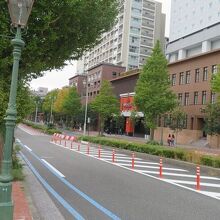 アパホテルの前を通り