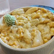 とろけるようなウニがたっぷりのウニ丼