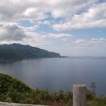 遊歩道の先には絶景が広がります。