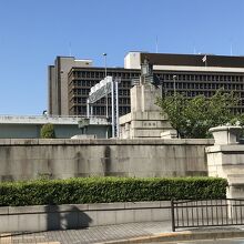 水晶橋と刻まれてます