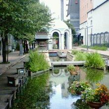 ベンチや休憩スペースもありゆっくりできます