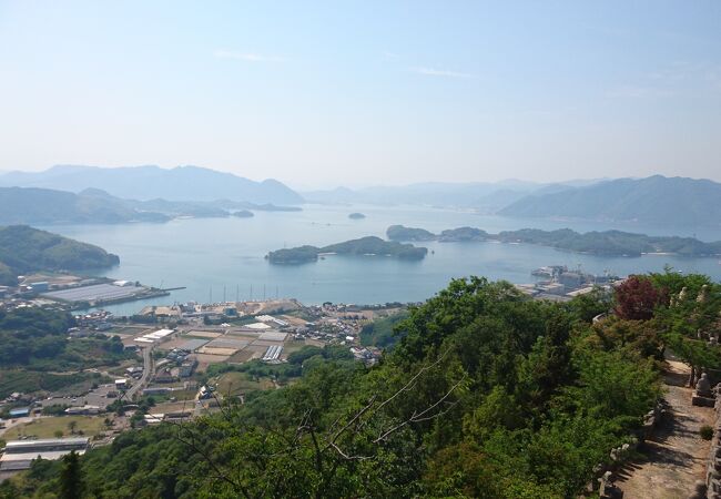 山を登った先には想像を超える絶景が広がっていました。