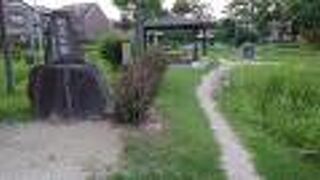 知立神社の東西に存在する公園