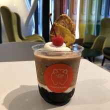 うなぎパイとマスカルポーネのコーヒーラテ