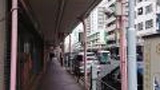 見ているだけでも楽しめ、一日中居ても飽きない商店街