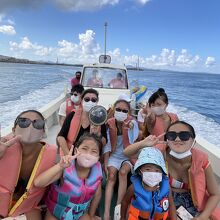 ボートでシュノーケルポイントへ