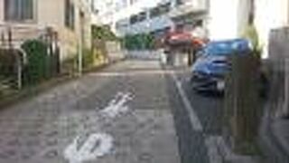 忠臣蔵の南部坂雪の別れで有名な坂道