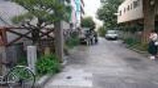 江戸時代には大名が宿泊する品川宿の本陣が置かれていた場所