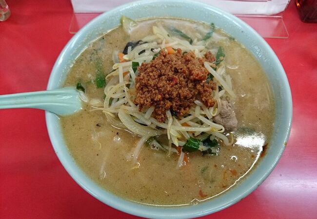 夕食でみそラーメンをいただきました