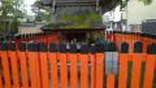 社家の町並みにマッチしている藤木社