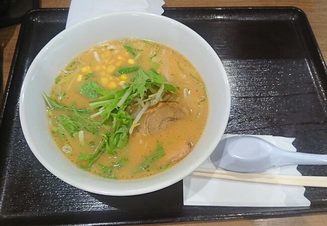 ランチでみそラーメンをいただきました