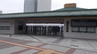 昭和末期に今の場所に建てられました。