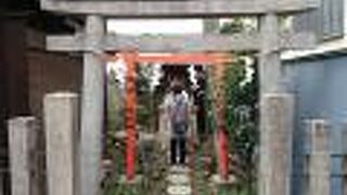 川越時の鐘の奥に鎮座している神社