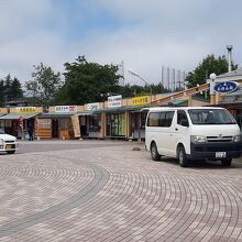 メインとなる建物に付属するお店も有ります。