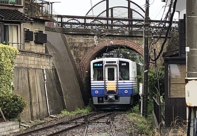 希少なねじりまんぼ技法を使った煉瓦造りのアーチ橋