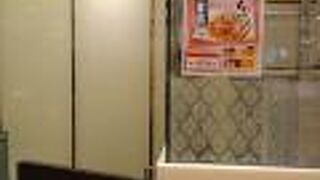 駅から直結で入れます