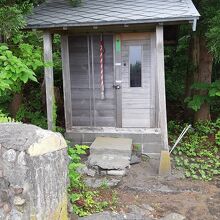高岩展望台の片隅には高岩神社の小さなお社も。