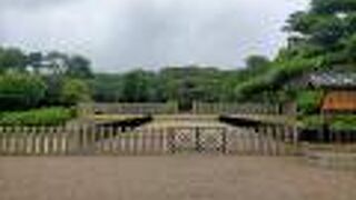 百舌鳥古墳群の中心となる日本最大の前方後円墳