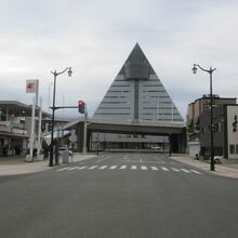 青森県観光物産館アスパム