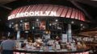 保安検査場前でコーヒーブレイク