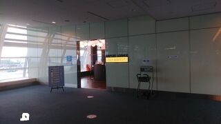 搭乗口に近く、出発便の乗り場に近ければ大変便利なラウンジ