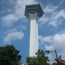 エレベーターで展望フロアへ　大人９００円です