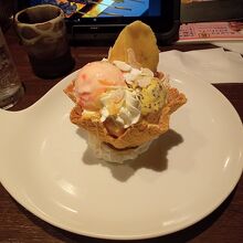 チョコバナナとピーチアイスのパフェ