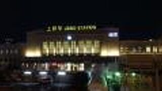 箱型のビルと異なり、ちょっと複雑と思います。