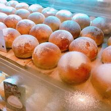 クリームあんぱん195円