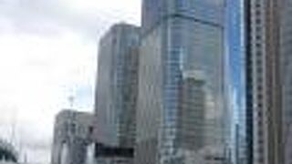 相次いで竣工した2棟の超高層ビル