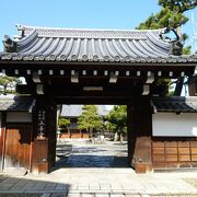 小野篁作と伝わる鞍馬口地蔵が祀ってある上善寺