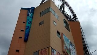 いろいろなお店が入っています。