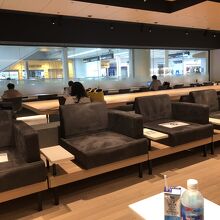 手荷物検査前に一息