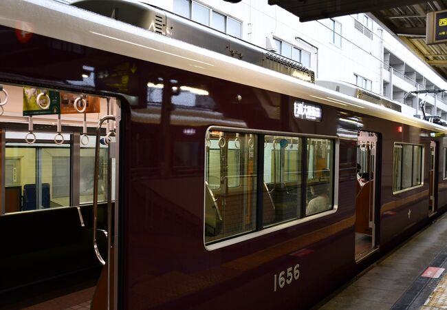 中山寺へはすぐ、阪急宝塚線の駅